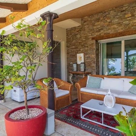 3 Bedroom In Vr בית נופש לאזיסה